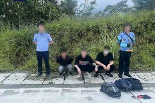 多库本场数据：4次射门1次射正，1次中柱，2次过人1次成功